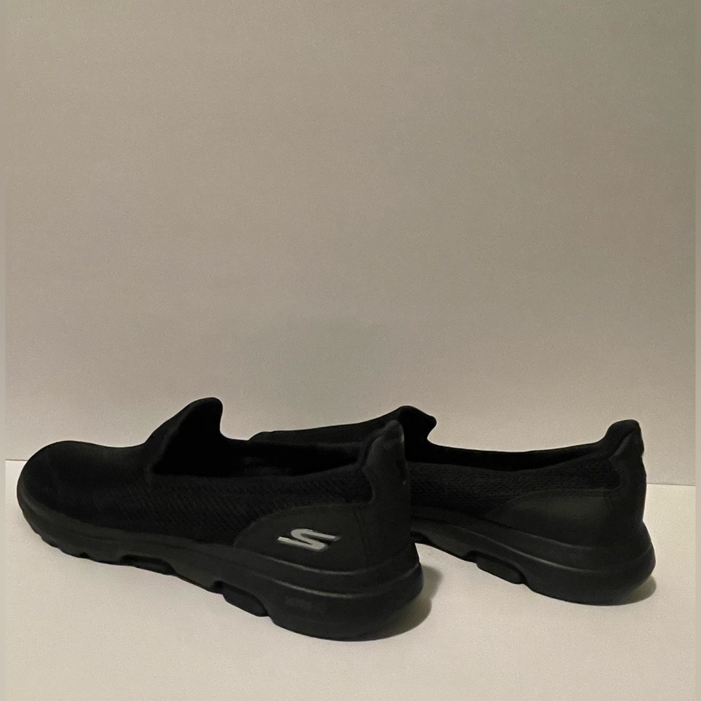 Skechers GOwalk Black Sneakers with Memory Foam Footbed Size 9 SKT7513E - Picture 4 of 4